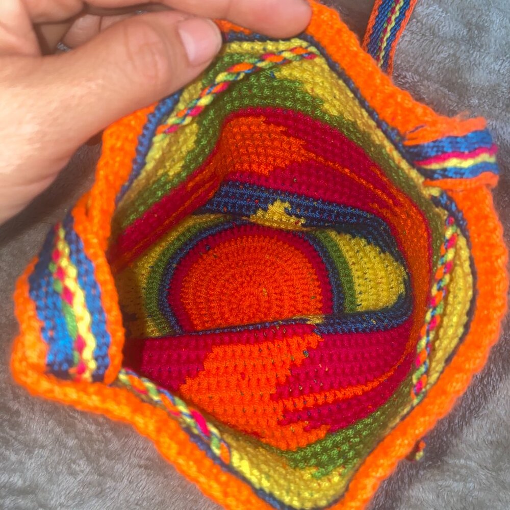 Small Wayuu woven mochila bag direct from Colombia. - Picture 3 of 3